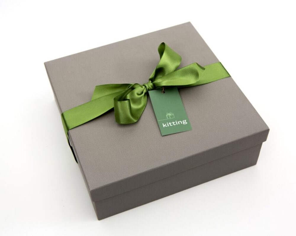 (Assinatura + Planejamento) Encantamento contínuo, sem preocupações. Planejamos, criamos e entregamos kits e campanhas estratégicas ao longo do ano, mantendo sua marca presente.